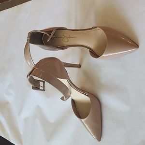 JESSICA SIMPSON CAMBY nude patent ankle strap sandal. 8.5
